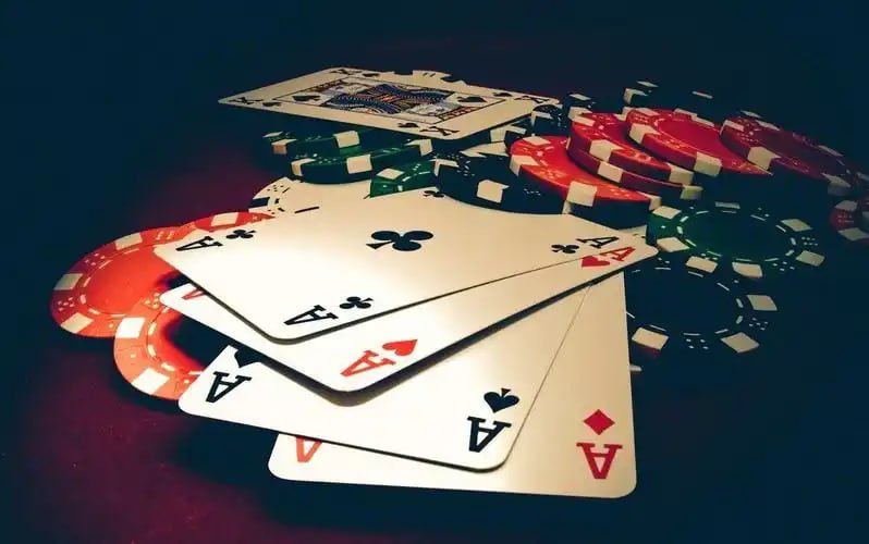 Giao diện chơi game slot và live casino trên 33wn mobile